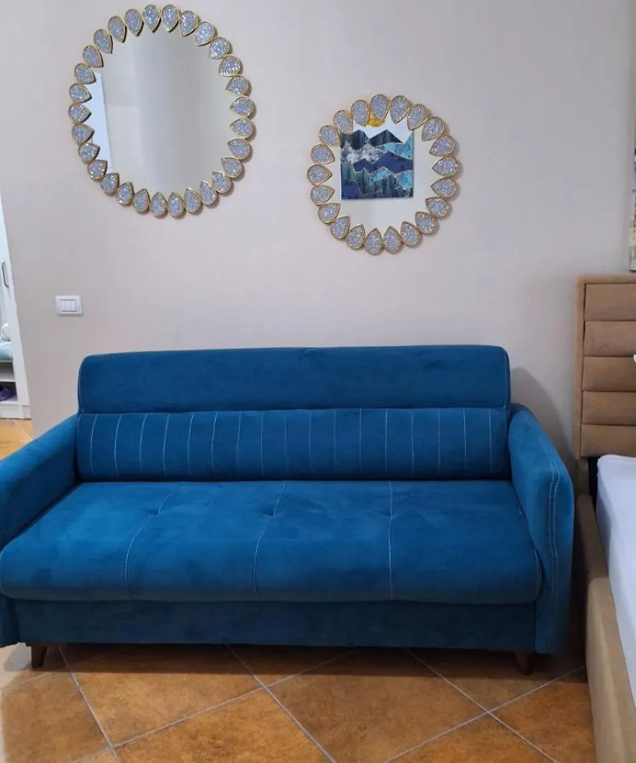 Blera Apartment فلورا