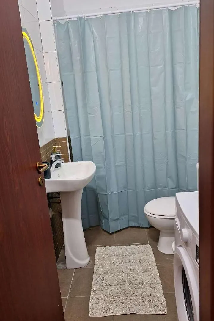Blera Apartment فلورا